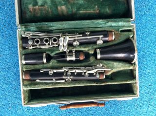 BOOSEY AND HAWKS SERIES 2 20 WOODEN CLARINET VINTAGE NICE PLAYER