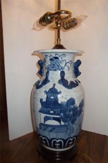 LARGE CRACKLE FINISH BLUE AND WHITE ORIENTAL DESIGN VASE TABLE LAMP 