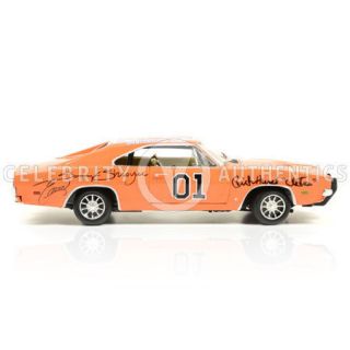   HAZZARD CAST AUTOGRAPHED 118 GENERAL LEE DIE CAST CAR * SIGNED BY 8
