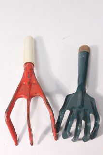Set Of 2 Metal Garden Tools Hand Cultivators Green & Red Vintage