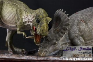 18 Dinosaur T Rex V.S. Triceratops Diorama Painted Statue