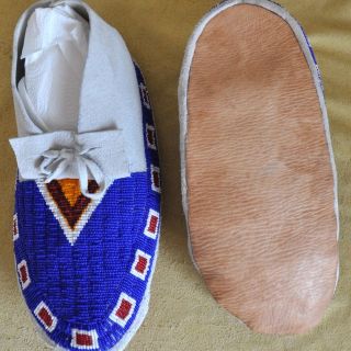 Brand New Native American Beaded Mens Moccasins