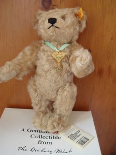 Danbury Mint the Steiff Birthstone bear wear a golden heart pendant 