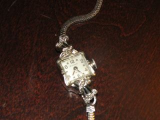   White Solid Gold and Diamond Bulova 23 jewels circa 1930s Wrist Watch