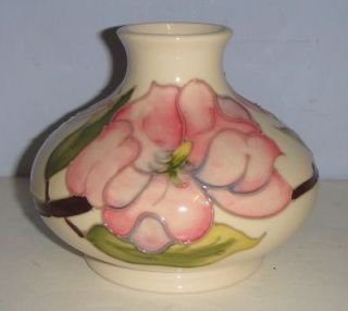 Beautiful Walter MOORCROFT Squat Vase   MAGNOLIA   1980s
