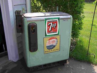 Old Vintage/Antiqu​e Soda Pop Machine 7 Up Pepsi