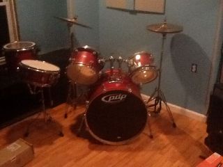 Pacific Drums and Percussion F Series Drum Set