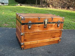   CHEST FLAT TOP COFFEE TABLE TRUNK   RESTORED REFINISHED WITH KEY