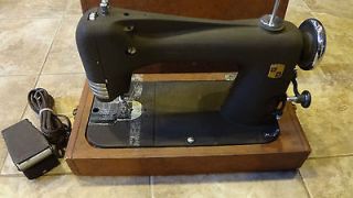   Montgomery Ward Revesrsible Rotary Sewing Machine 05 NS 1651 8 w/ Case