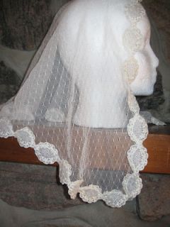headcovering, veil, mantilla lace ivory round edges
