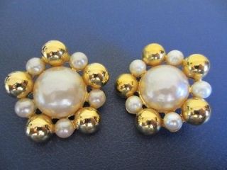 chanel pearl earrings in Fashion Jewelry