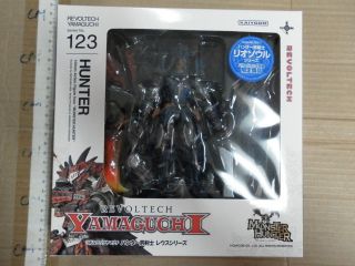 Revoltech 123 EX Monster Hunter Swordsman Laeus figure