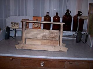 ANTIQUE BUSY BEE, WASHER CO. CLOTHS WRINGER,