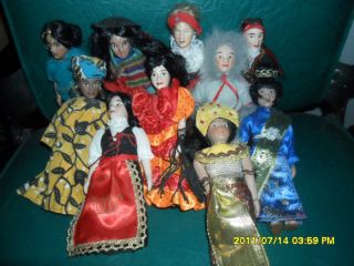 LOT OF 10 6INCH PORCELAINE DOLLS FROM THE WORLD NICE