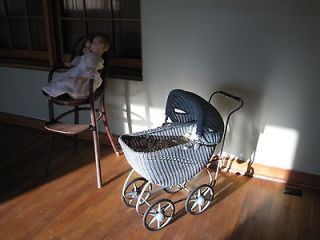 Vintage WICKER BABY BUGGY / Doll Carriage   Excellent