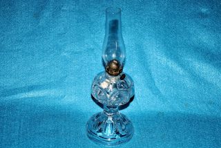   VTG SMALL PATTERN CLEAR GLASS OIL LAMP LANTERN WITH WICK AND ADJUSTER
