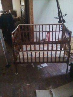 WOOD VINTAGE FOLDING BABY CRIB BED PORT A CRIB BY PARIS NICE CONDITION