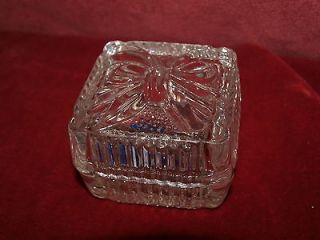 CRYSTAL CLEAR INDUSTRIES CLEAR GLASS WITH BOW MOTIF SQUARE TRINKET BOX 