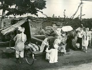 1955 India New Delhi People Salvage Belongings After Flood Original 
