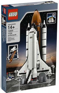 LEGO Set 10231 Space Shuttle Expedition With 3 Astronaut Minifigures