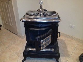 ANTIQUE TYPE CAST IRON WOOD BURNING STOVE