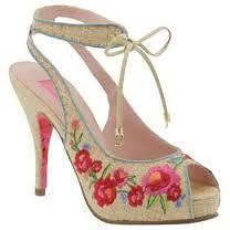 Betsey Johnson Peep Toe Embroidered Flower Beige Pumps Shoes Size 8 
