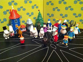 Moomin characters   collection of 23 figures, tree and their house.