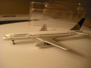 Continental Airlines B757 200 No Box Gemini Jets Reg. # N17128 1400