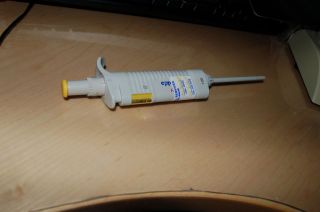 Eppendorf Research Pipette pipet variable volume 100 ul pipette 