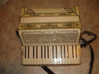 soprani rialto accordion accordian  189 99 buy