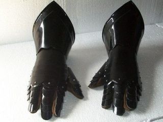 COLLECTIBLE MEDIEVAL GAUNTLET GLOVES FITTED WITH REAL LEATHER GLOVES 