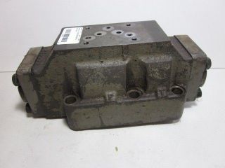 VICKERS SPERRY DG DIRECTION DIRECTIONAL CONTROL HYDRAULIC VALVE BLOCK 