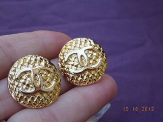 authentic chanel cc logo clip on earrings goldtone time left