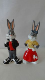 WARNER BROTHERS 1994 BUGS BUNNY AND HONEY BUNNY SALT & PEPPER SHAKERS 