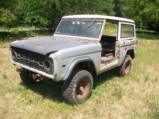 1971 Ford Bronco Parts Vehicle with 4 Speed Transmission as Is Read 