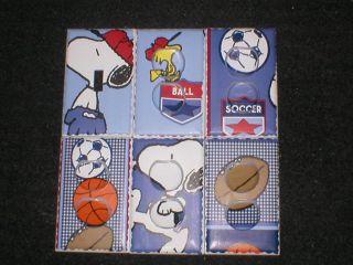   TEAM SNOOPY LIGHT SWITCH PLATE, 5 OUTLET COVERS & 10 MATCHING PLUGS