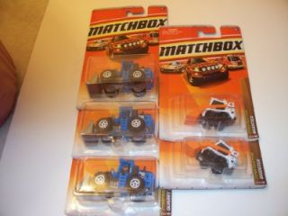 Lot of 32 Assorted Matchbox Cars Playsets Hotwheel