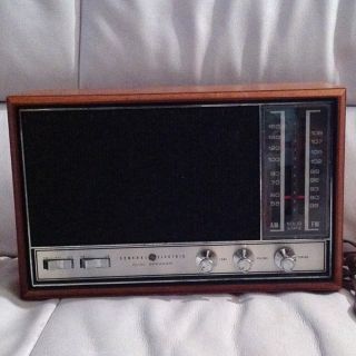 Vintage General Electric Am FM Dual Speaker Radio