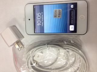 Apple iPod Touch 32GB White 4th Generation with Accessories