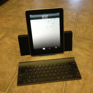 APPLE IPAD 1st Generation 16gb Wi fi Only With New Logitech Bluetooth 