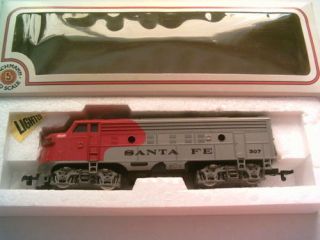 Bachmann HO Scale Train EMD F 9A Santa Fe Bloody Nose Passenger 