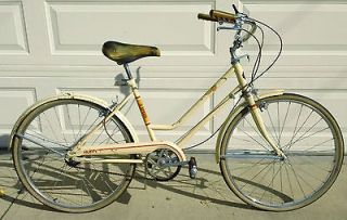 Vintage 1968 Ladies 24” Huffy Saratoga 3 Speed Cruiser Bicycle Bike
