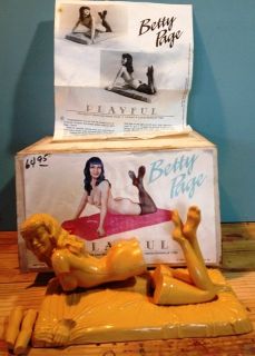 Betty Page Playful Betty Page Limited Edition Resin Model Figure 