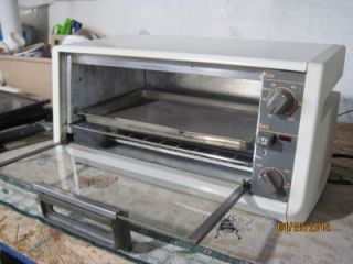 Black & Decker Spacemaker Under Counter Toaster Oven NICE TRO400 TY2