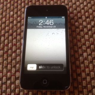 Apple iPod Touch 4th Generation Black 8 GB with Case Bundle 