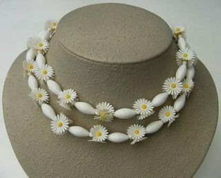 Vtg 2 STRND Plastic Beads Necklace with Flower Daisey Cluster Accents 