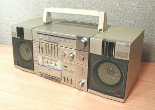   JVC PC R11C 4 Band Radio Tape Boom Box w Wood Speakers Loud