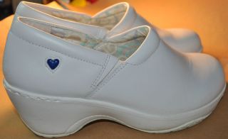 Nurse Mates Bryar White ~ Womens shoes size 7 1/2 W leather with tags 