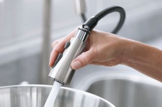 Kohler K 596 BL Simplice SingleHole Pull Down Kitchen Faucet (Matte 