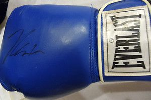 Julio Cesar Chavez Autographed Gloves Everlast